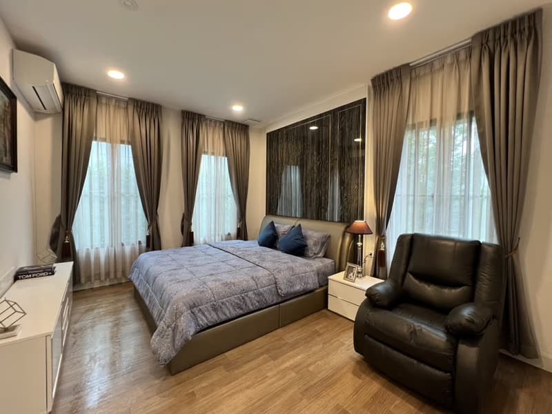 4 Bed House for Rent and Sale in Saphan Sung