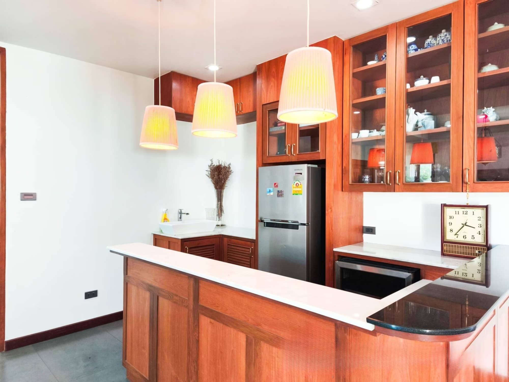 7 Bed House for Rent in Saraphi District - Image 7