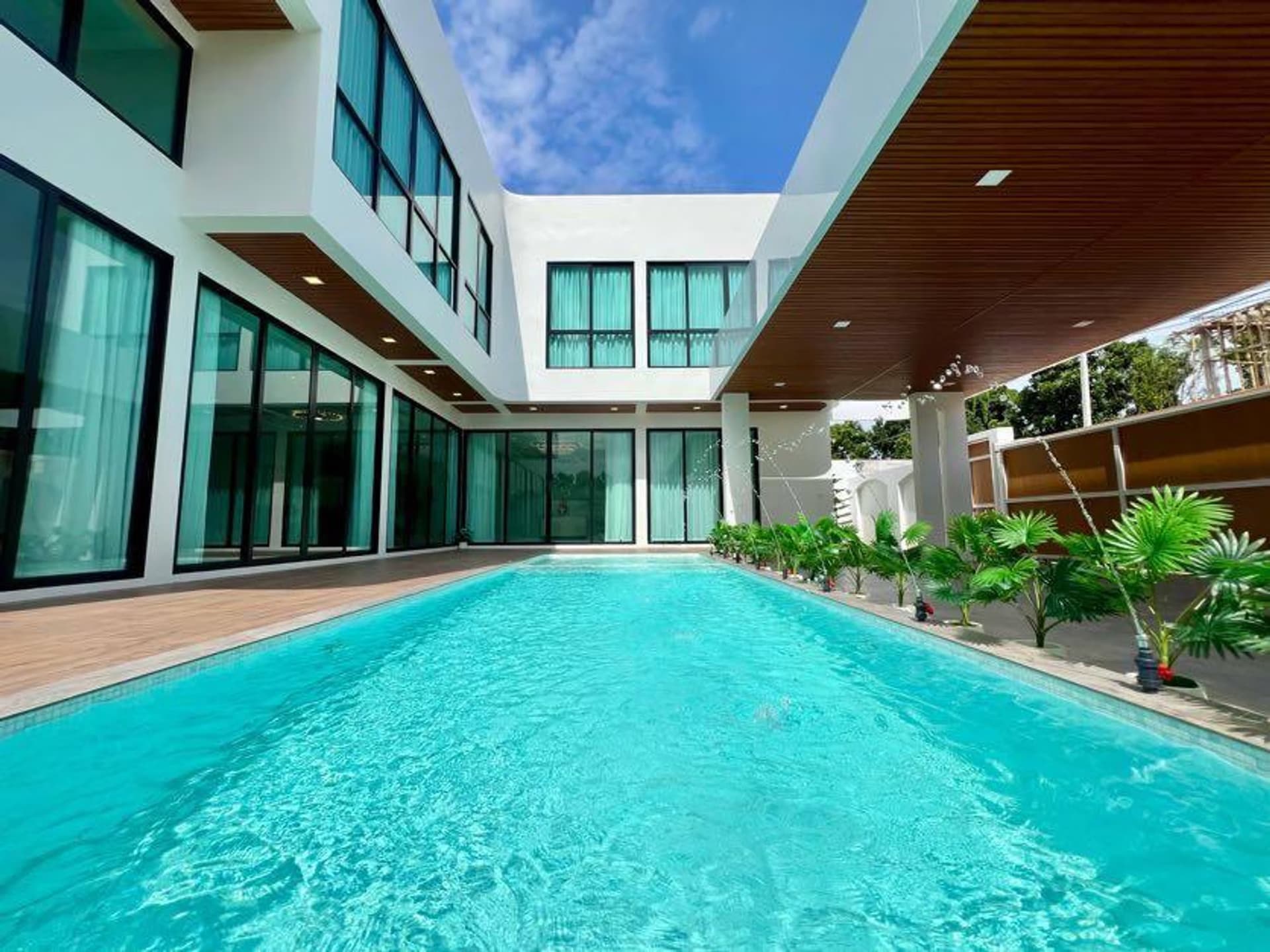 7 Bed House for Rent and Sale in Mueang Chiang Mai District - Image 13