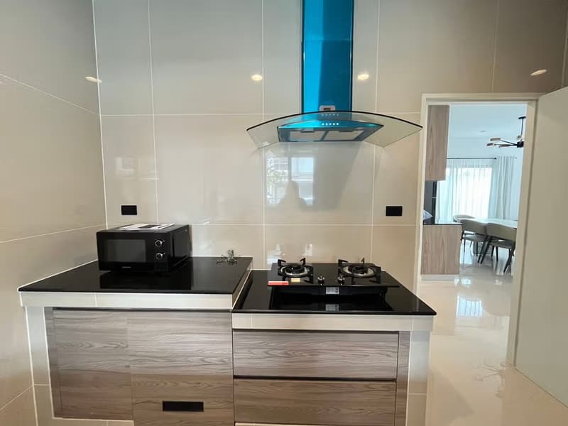 House for Rent in Hua Mak Bang Kapi.