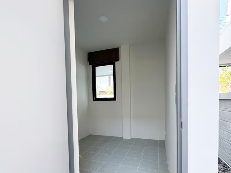 5 Bed House for Rent in Bang Phli