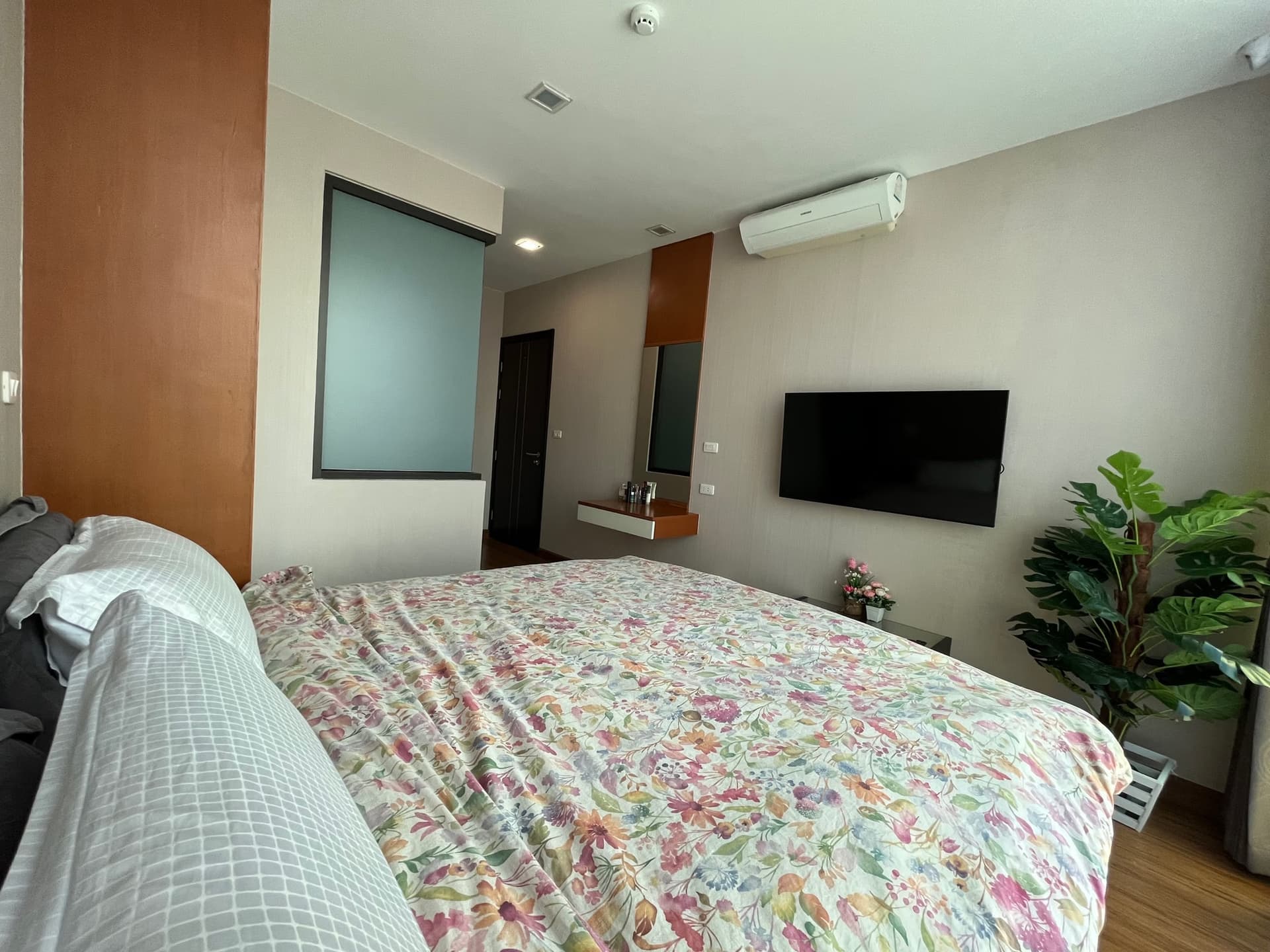 Condo for Rent, Sale at Stylish Condo - Image 14