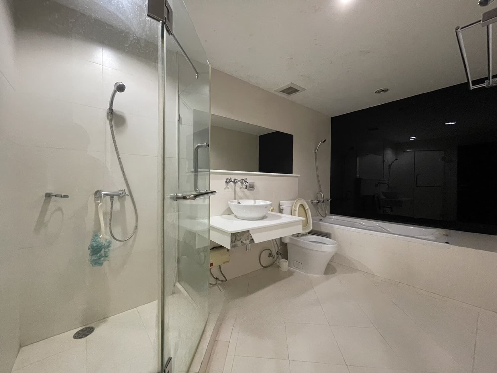 2 Bed Condo for Rent in Khlong Toei - Image 7
