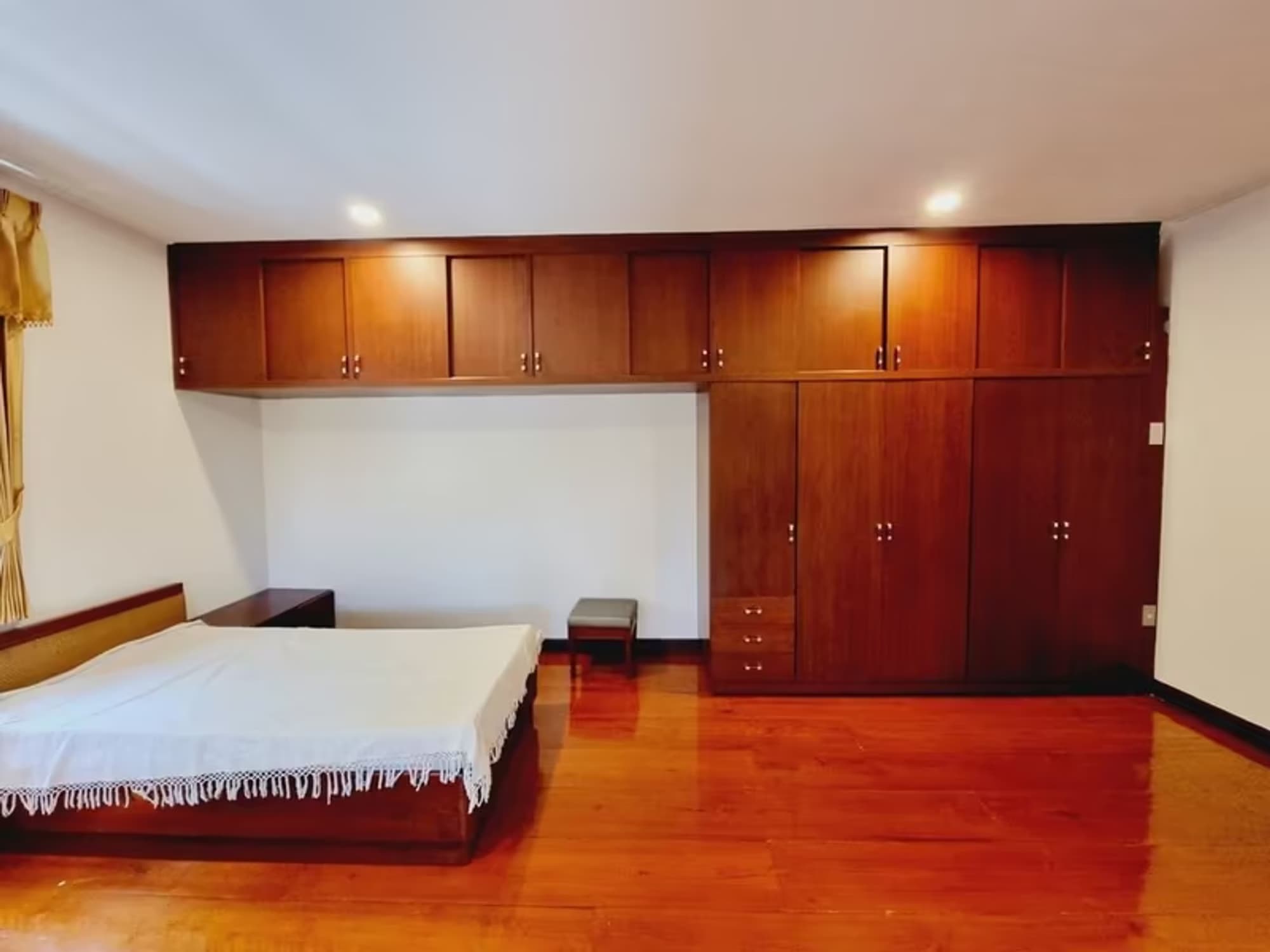 5 Bedroom House - Image 8