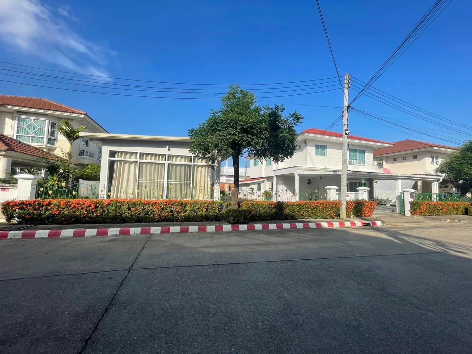 5 Bed House for Rent in Mueang Chiang Mai - Image 2