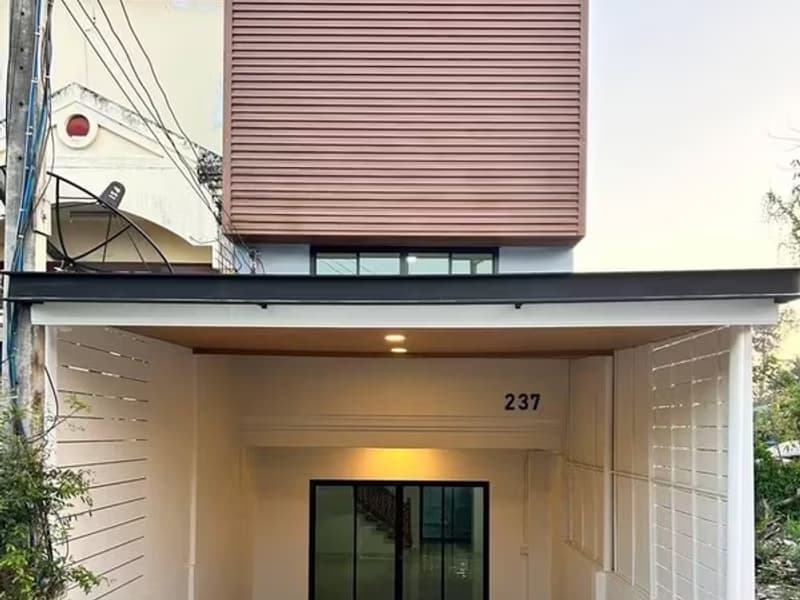 Townhouse for Sale at Baan Jinda Villa