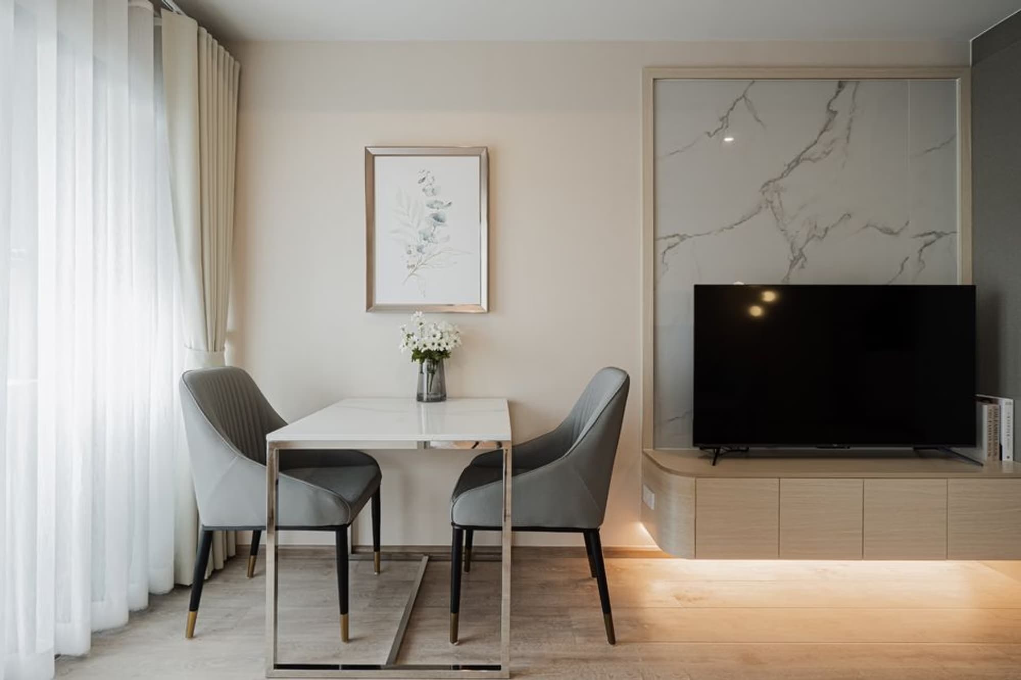 1 ห้องนอน Condo สำหรับ ขายและจำหน่าย ใกล้ Phra Ram 9 MRT - Image 2