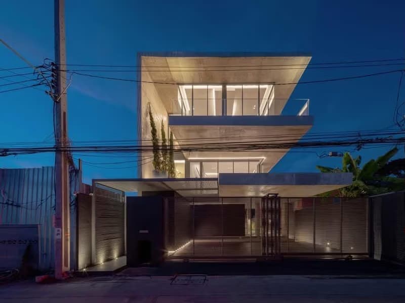 4 Bed House for Sale in Watthana