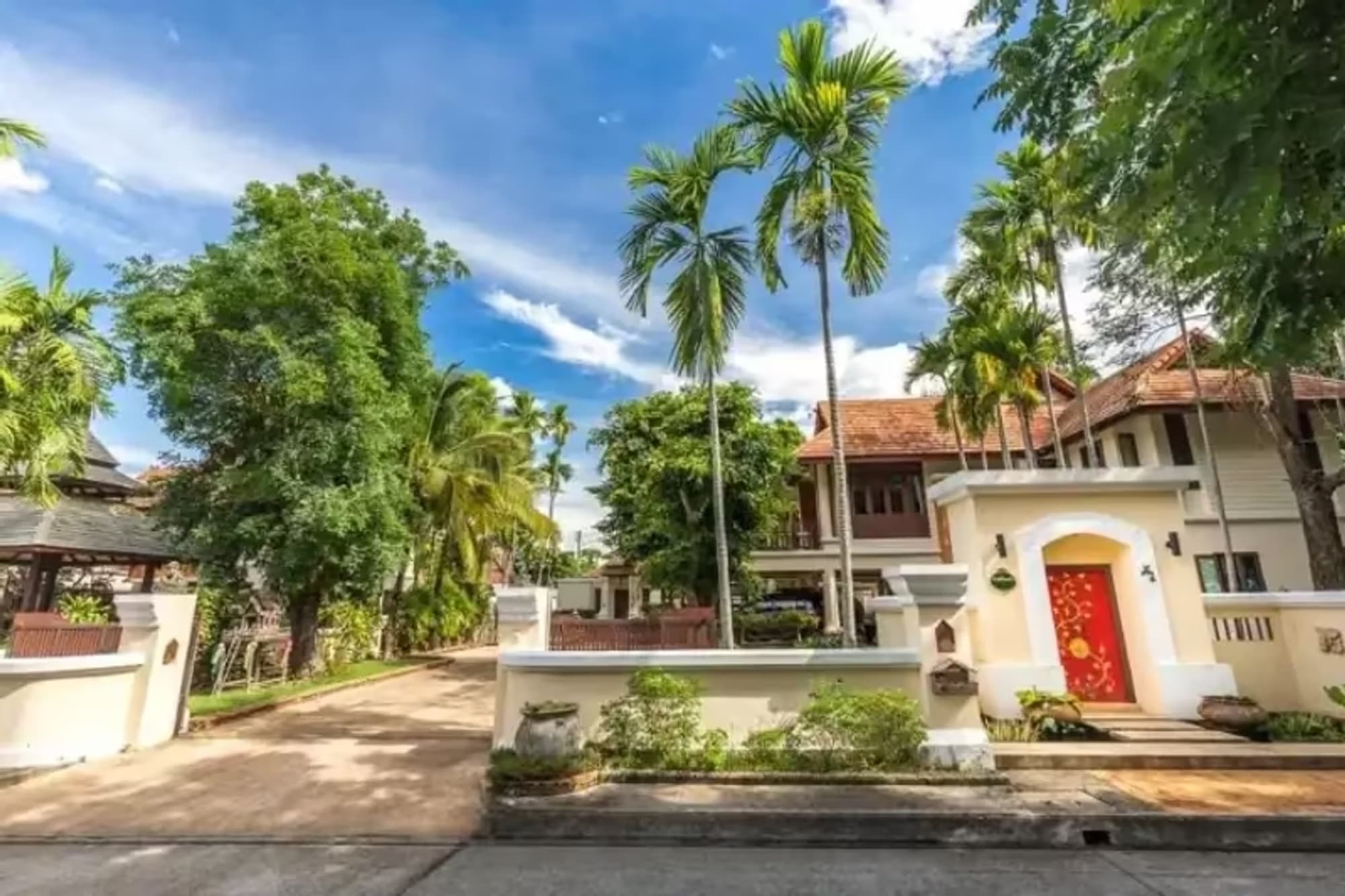 6 Bedroom House - Image 19