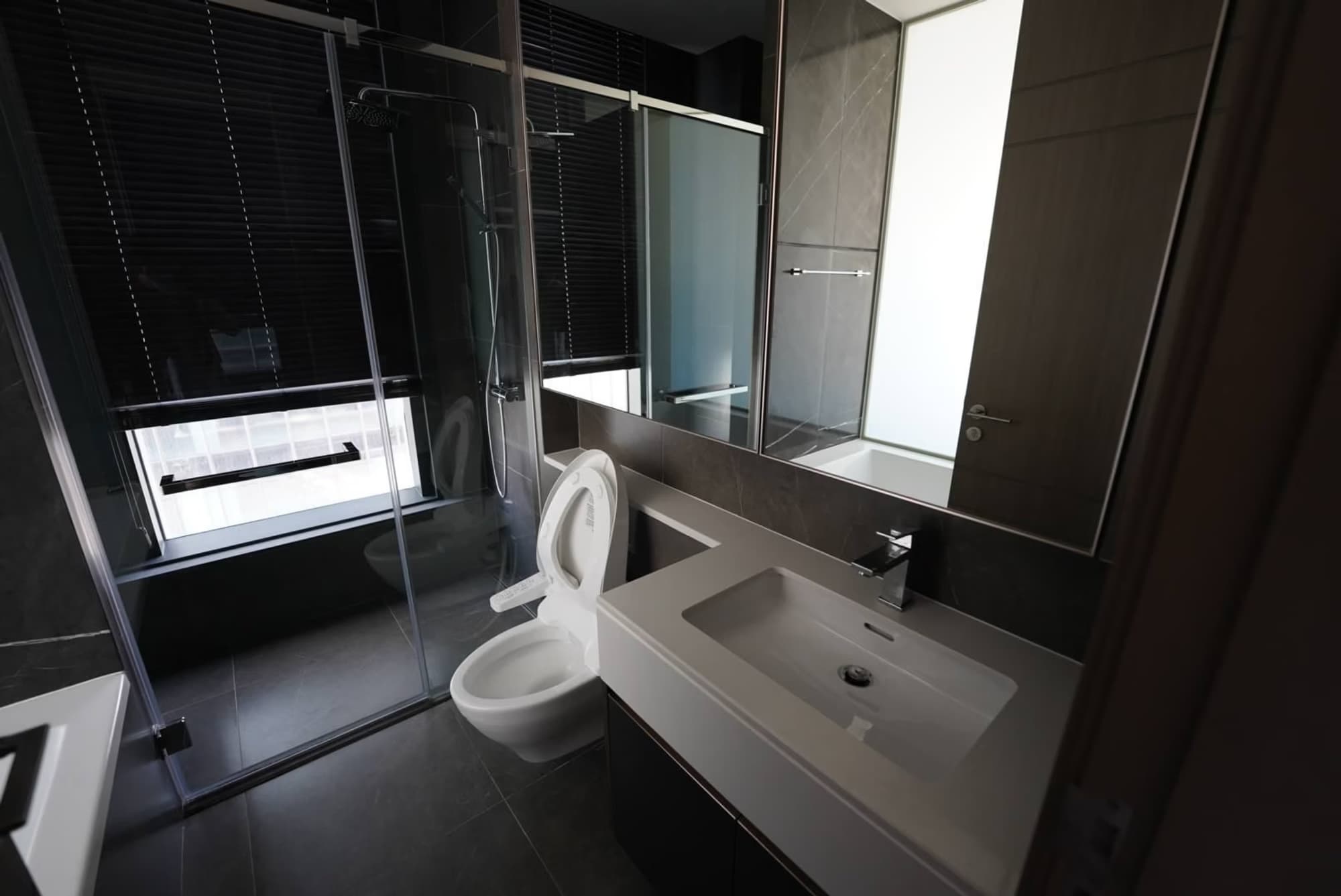 1 Bed Condo for Rent in Huai Khwang - Image 7