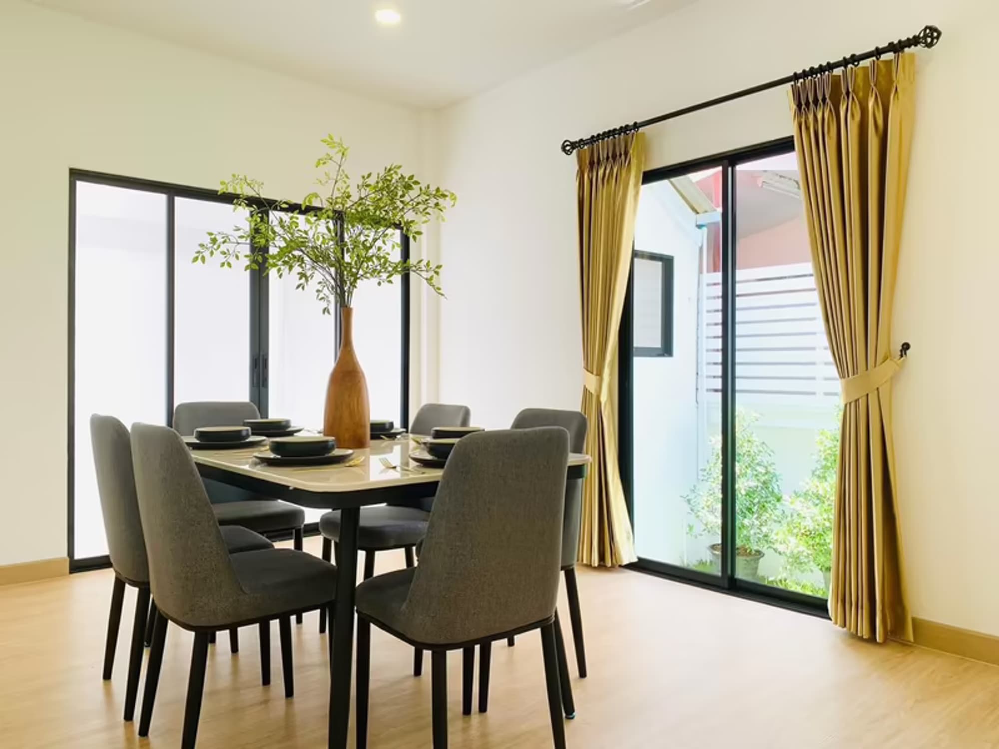 4 Bedroom House - Image 7