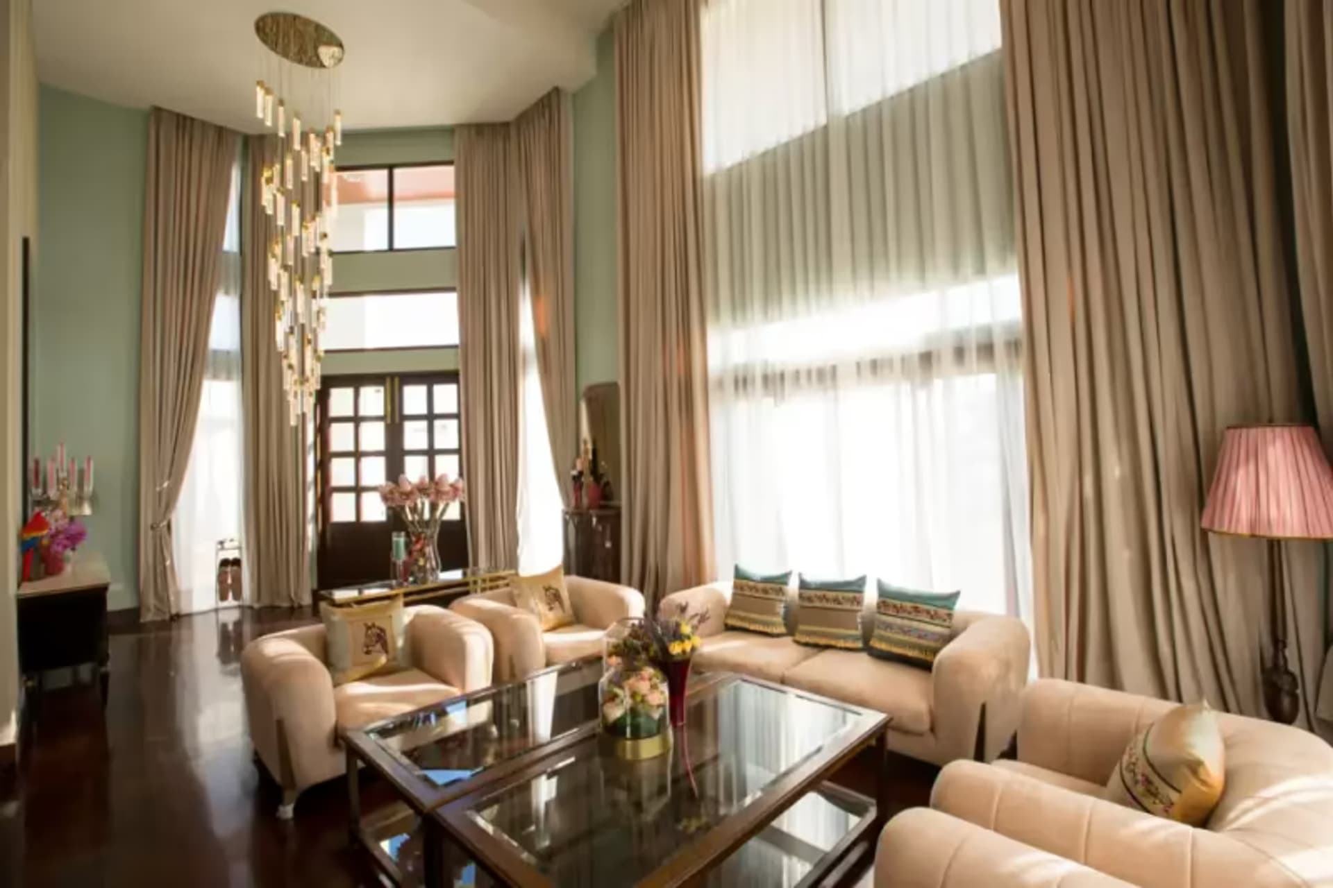 7 Bedroom House - Image 23