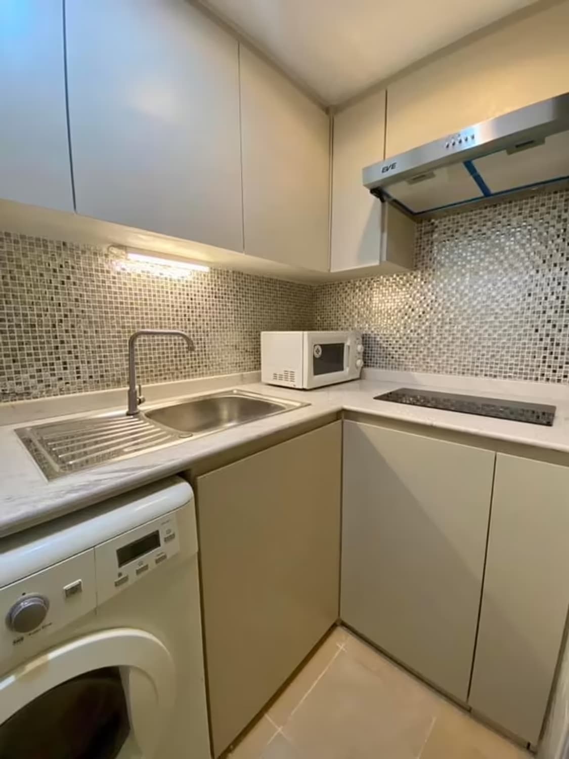 Condo for Sale at Omni Tower Sukhumvit Nana - Image 3