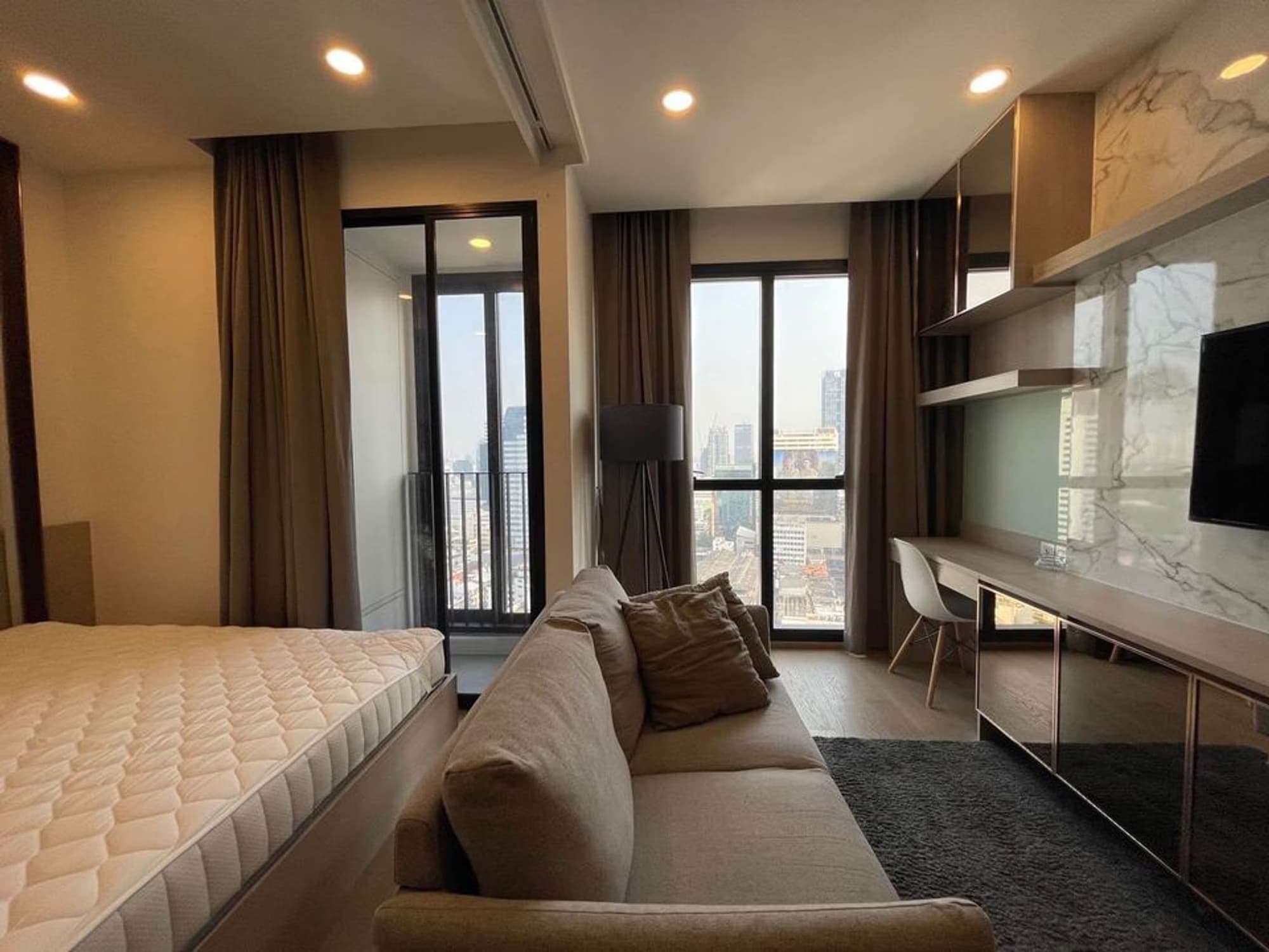 1 ห้องนอน Condo สำหรับ จำหน่าย ใน Bang Rak - Image 1
