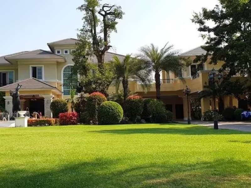  Luxurious Mansion in Suthep