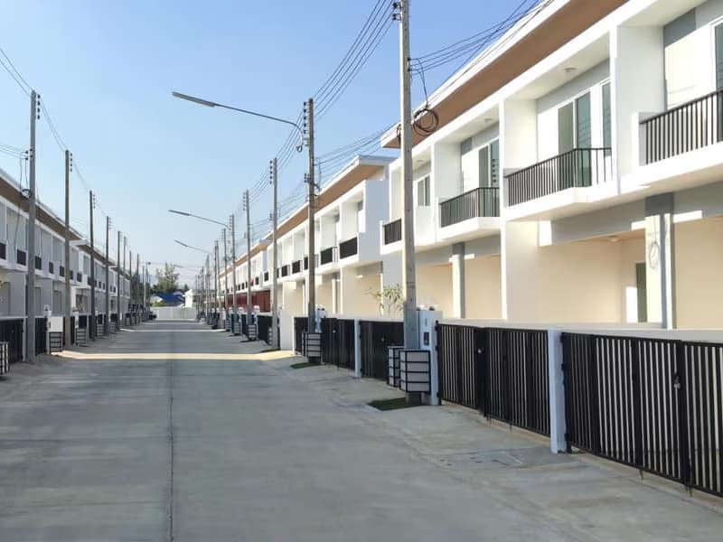 3 Bed Townhouse for Rent in Saraphi