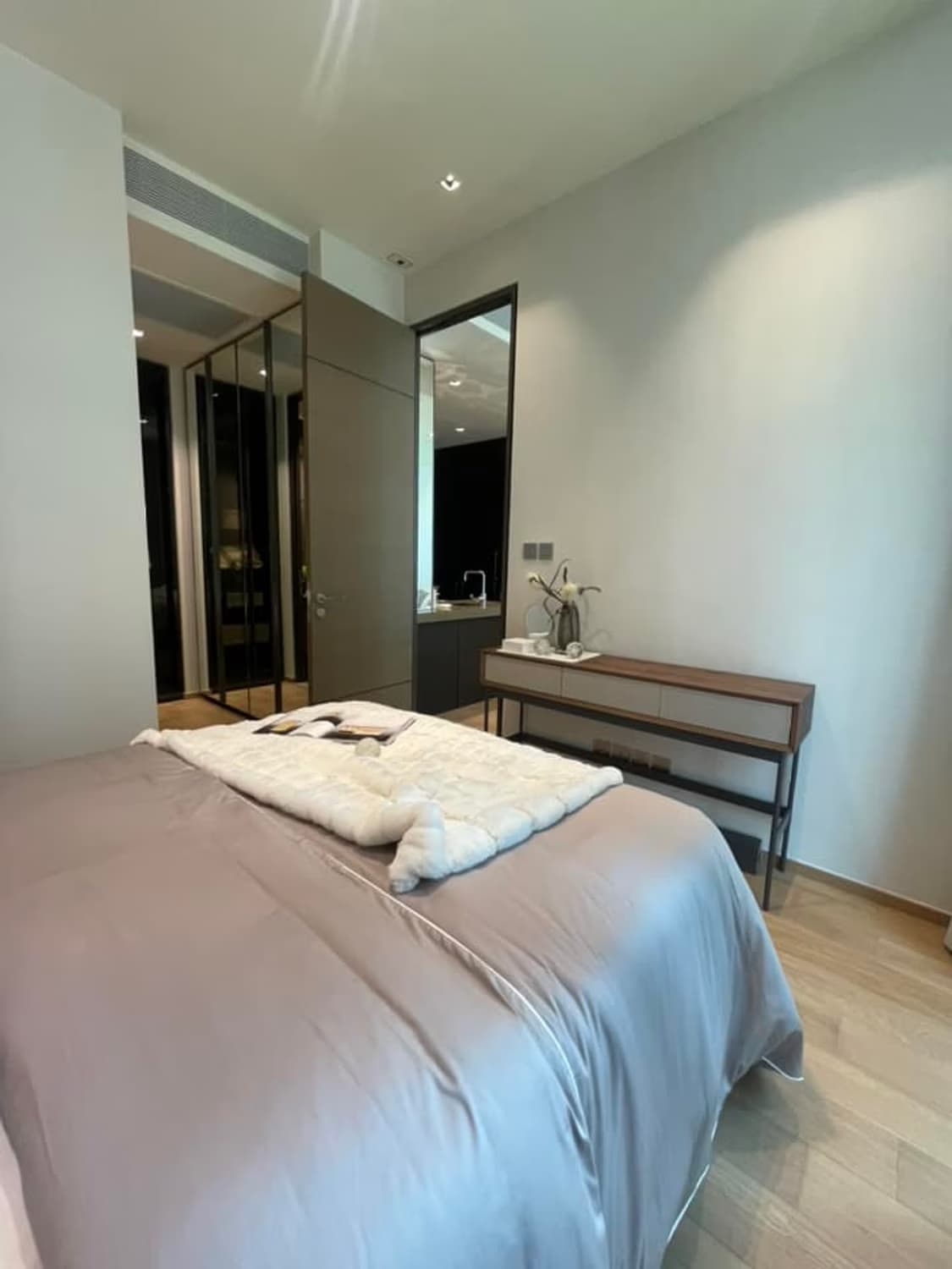  - Image 7
