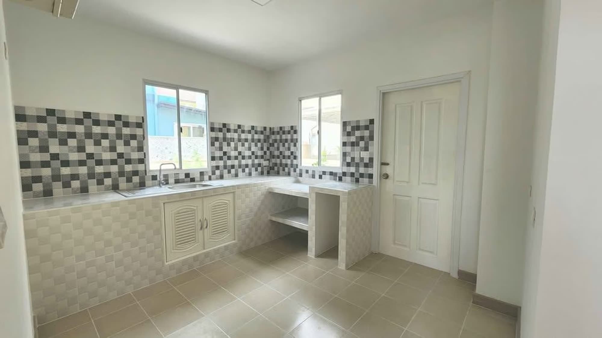 3 Bedroom House - Image 7