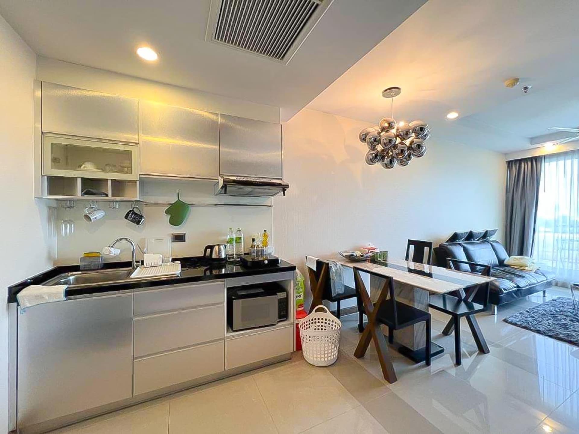 1 Bed Condo for Rent and Sale in Huai Khwang - Image 2