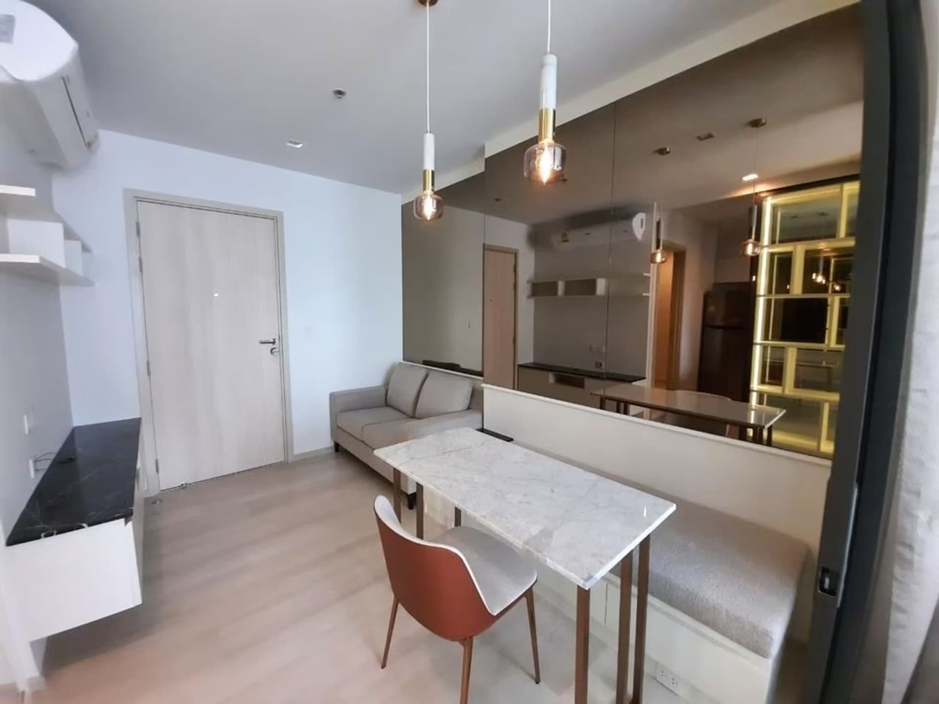 1 ห้องนอน Condo สำหรับ จำหน่าย ใกล้ Phloen Chit BTS - Image 1
