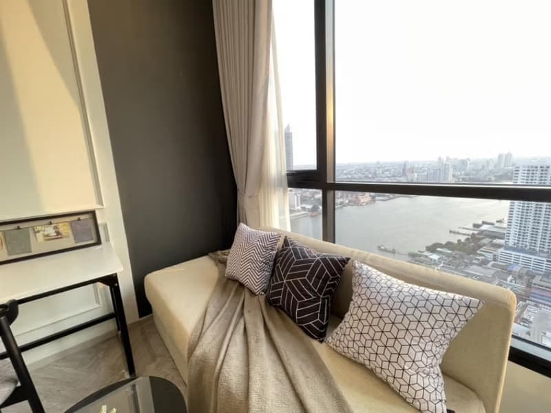 Studio Condo for Sale in Khlong San