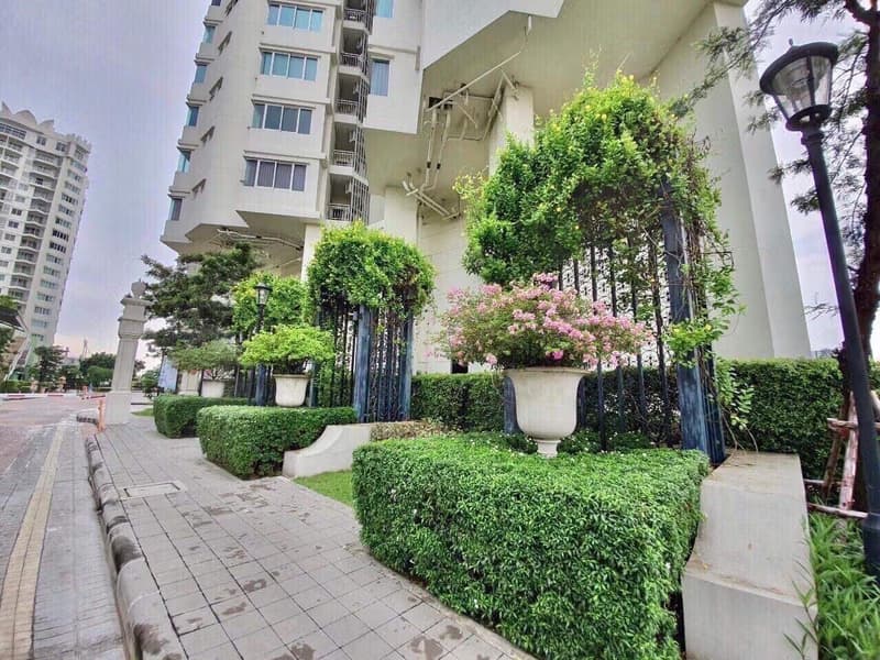 1 Bed Condo for Rent and Sale  Near Thailand Cultural Centre MRT