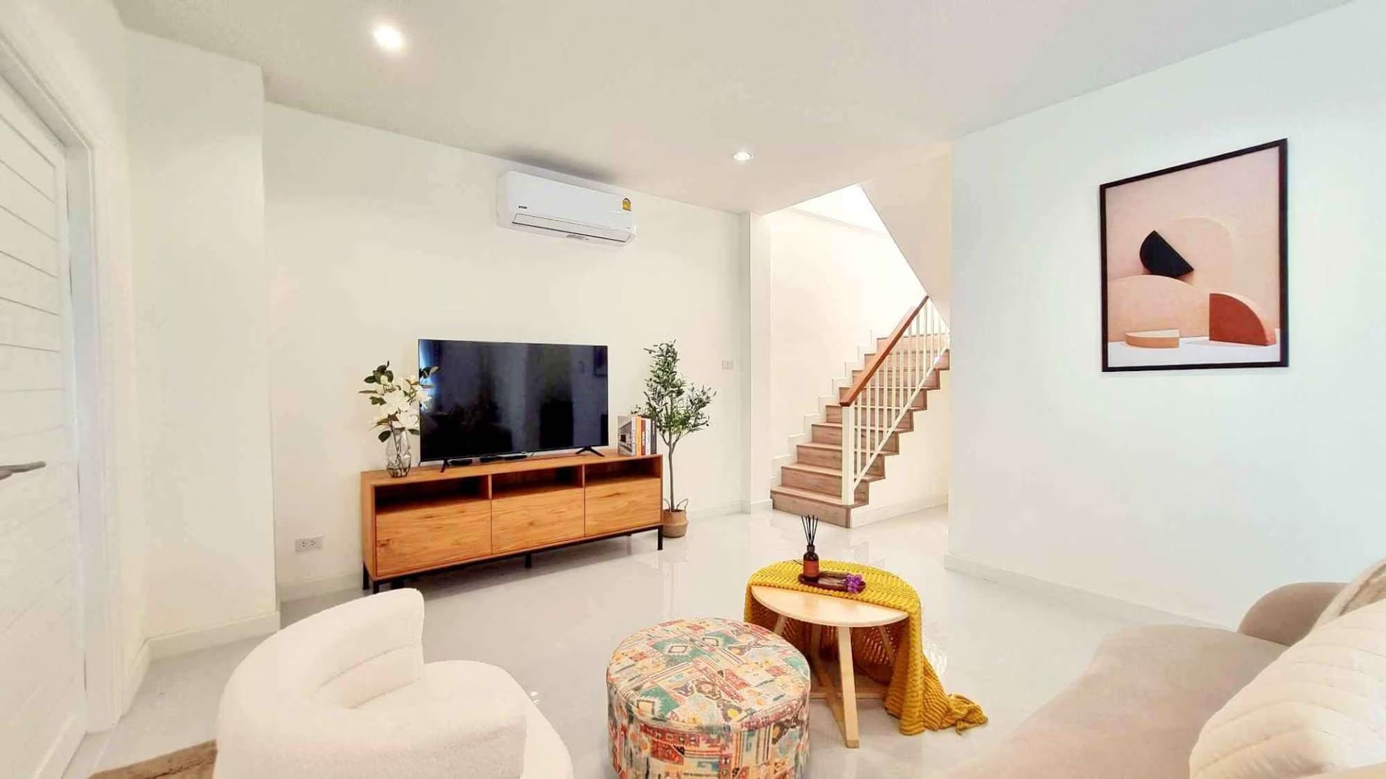 3 Bed House for Rent in Hang Dong - Image 4