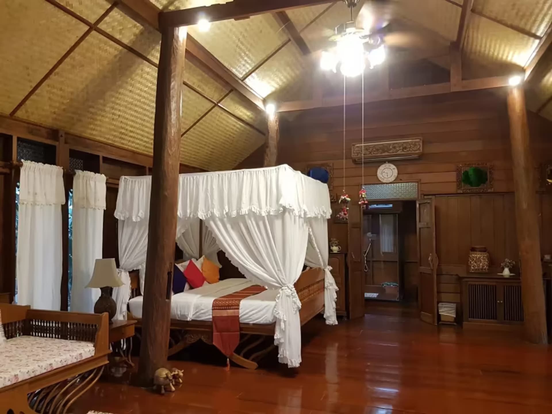 9 Bedroom House - Image 7