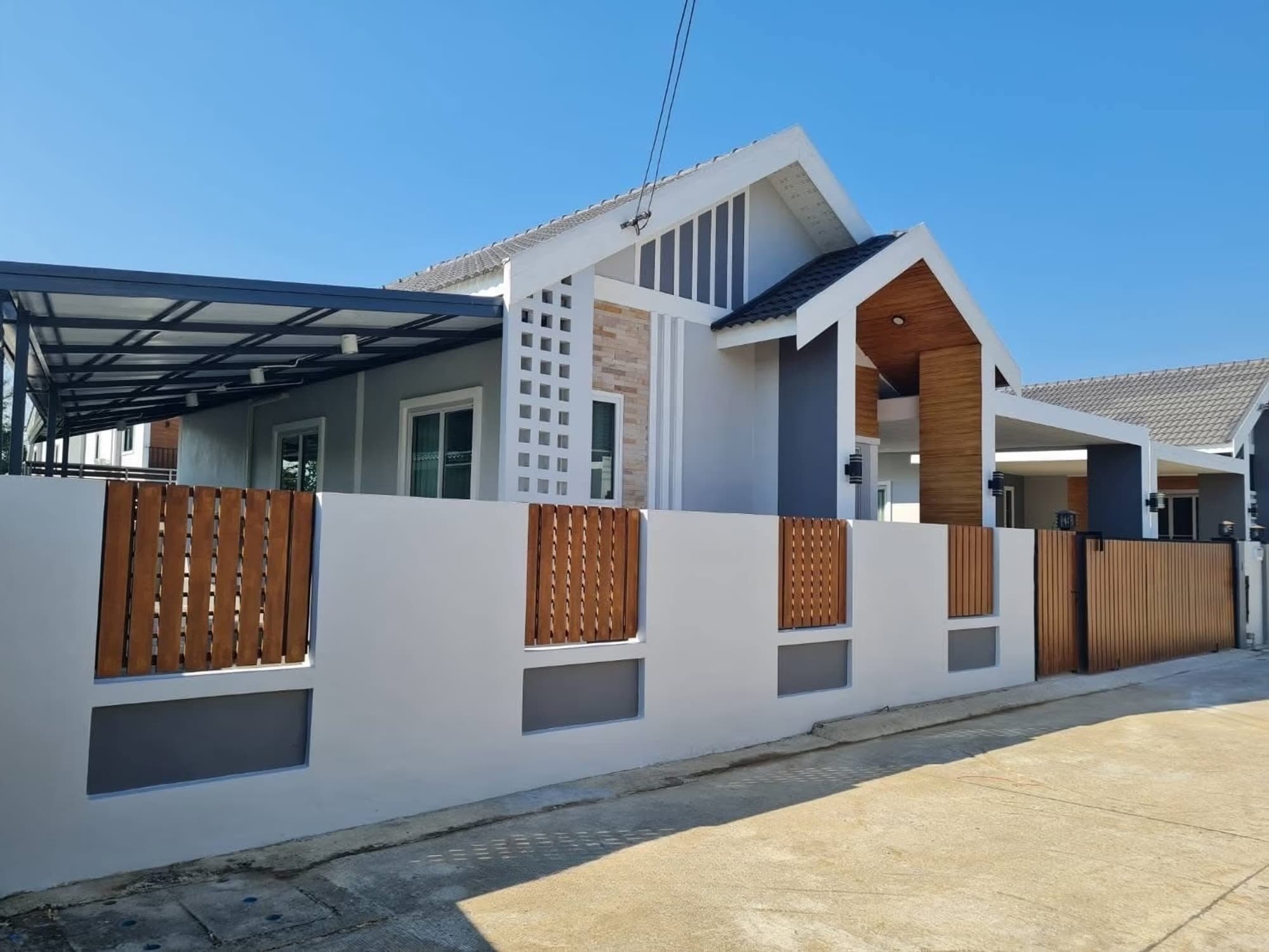 3 Bed House for Rent in Mueang Chiang Mai District - Image 1