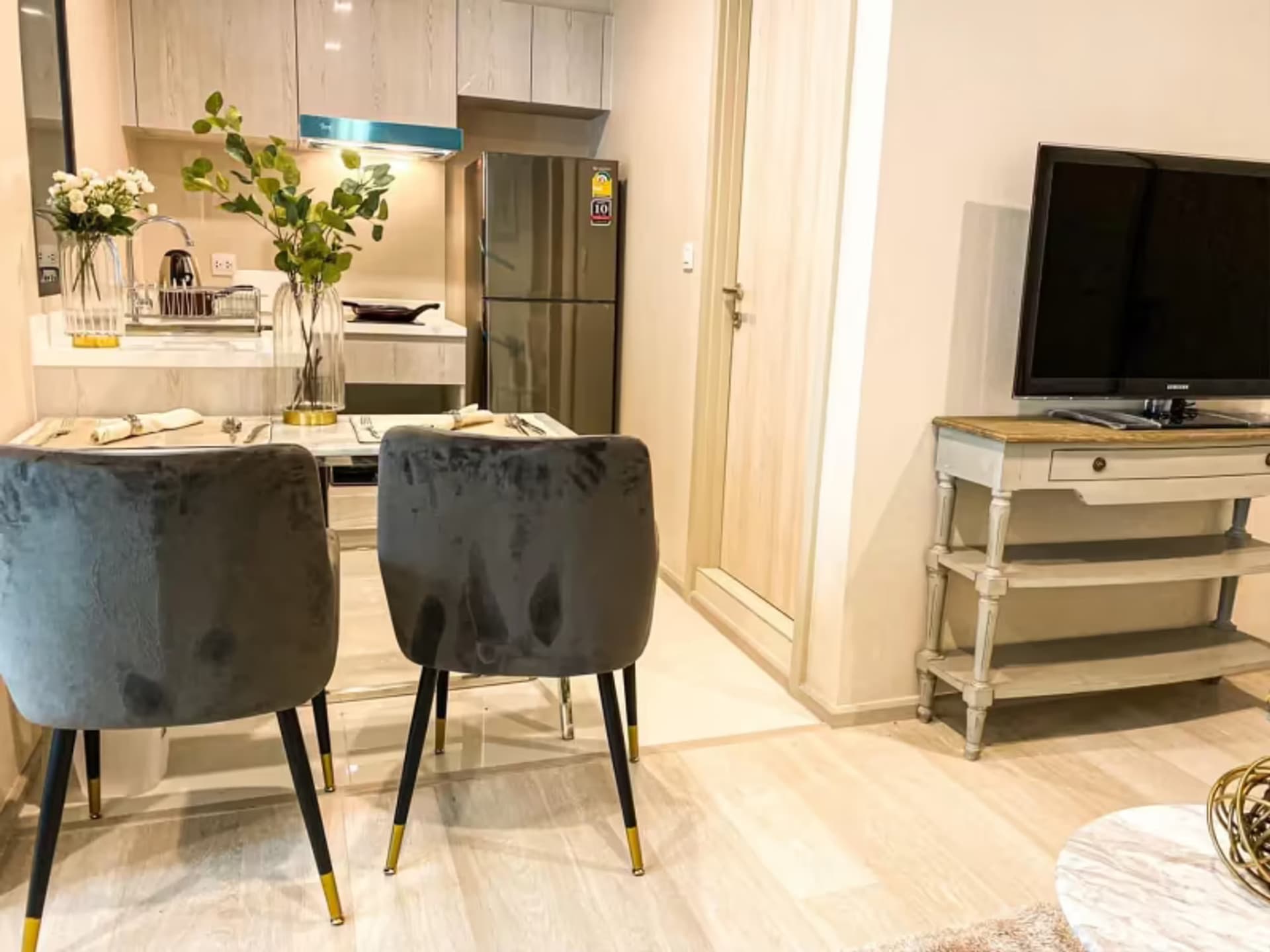 Condo for Rent at Life One Wireless - Image 5