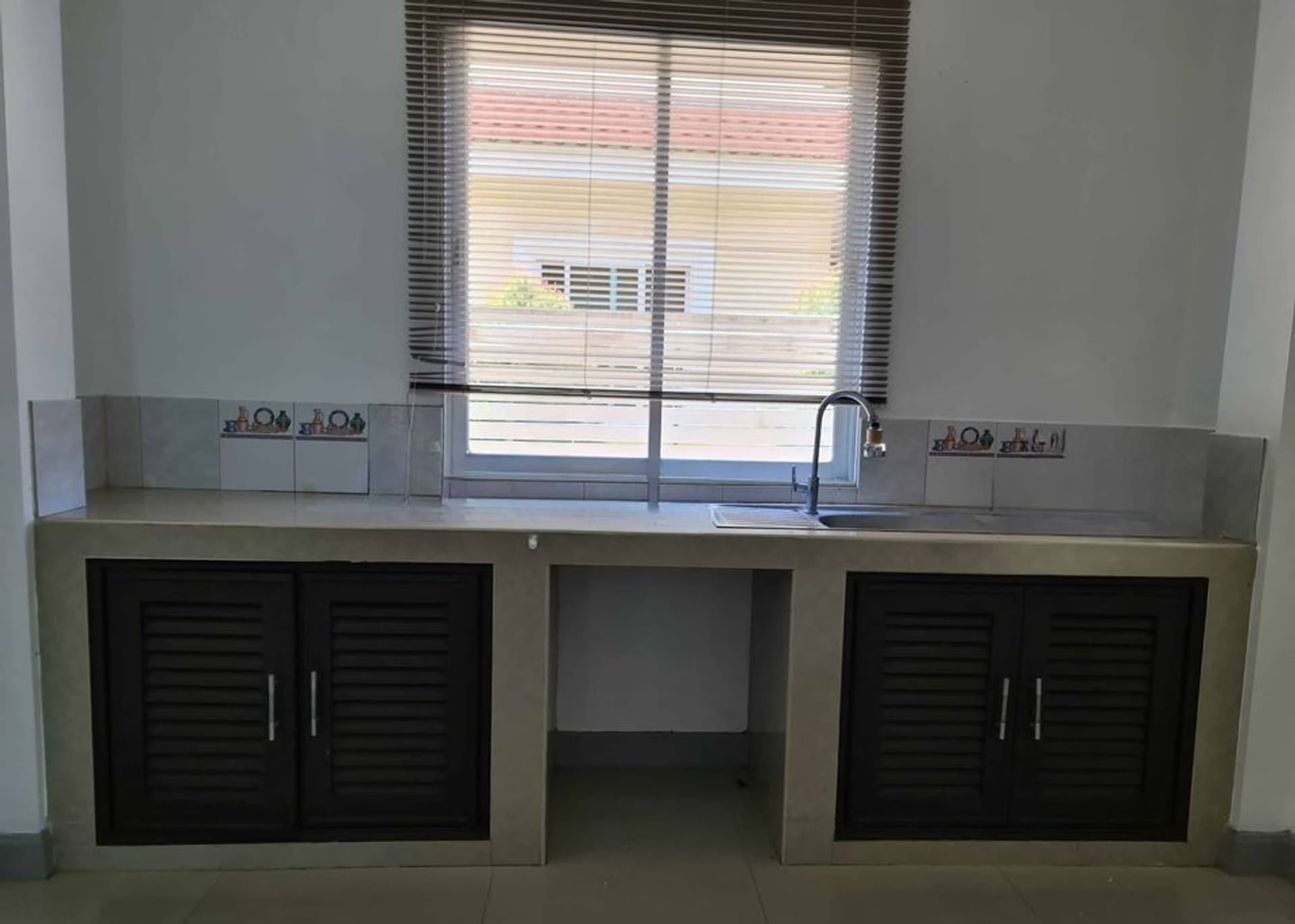 4 Bed House for Sale in Saraphi - Image 6