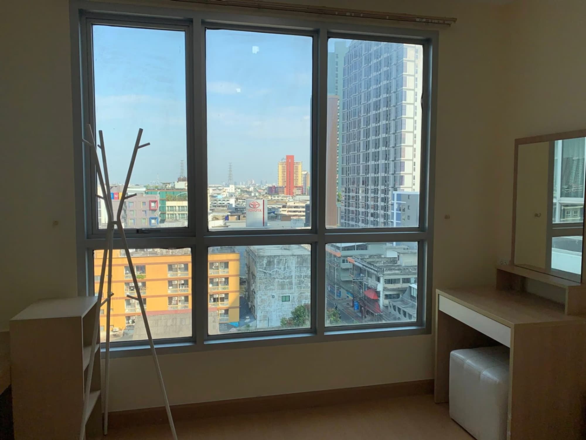 1 Bed Condo for Sale in Huai Khwang - Image 6
