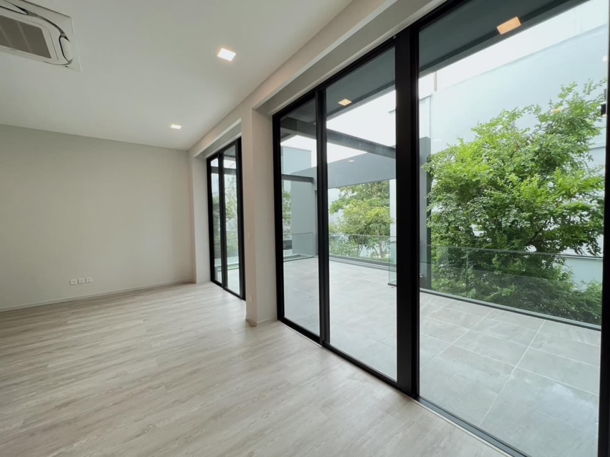 4 Bed House for Sale in Saphan Sung - Image 17