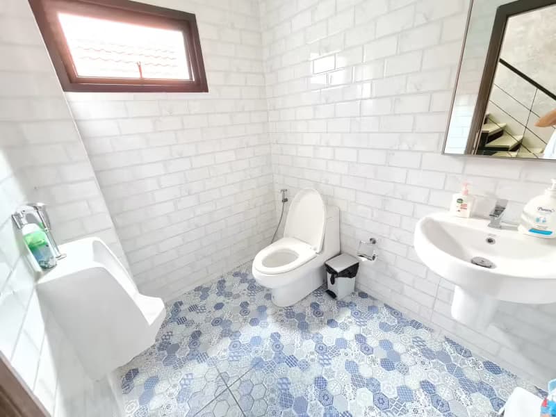 6 Bedroom House
