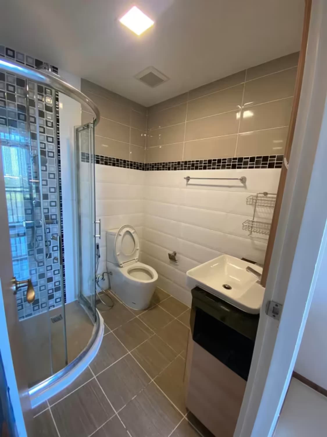 1 Bedroom Condo - Image 5
