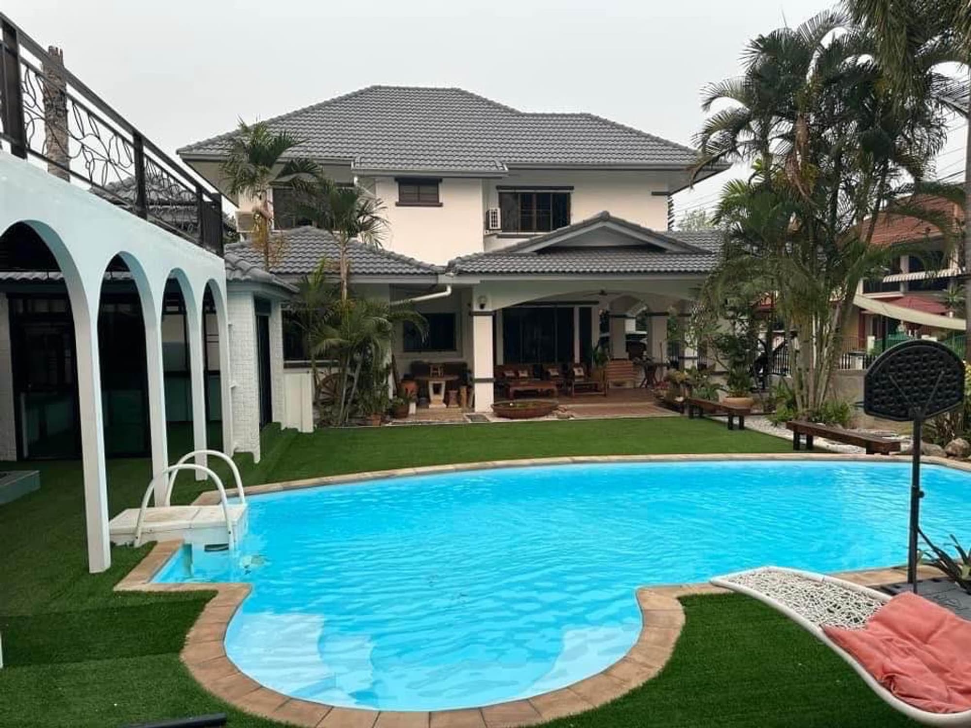 6 Bed House for Rent in San Sai - Image 4