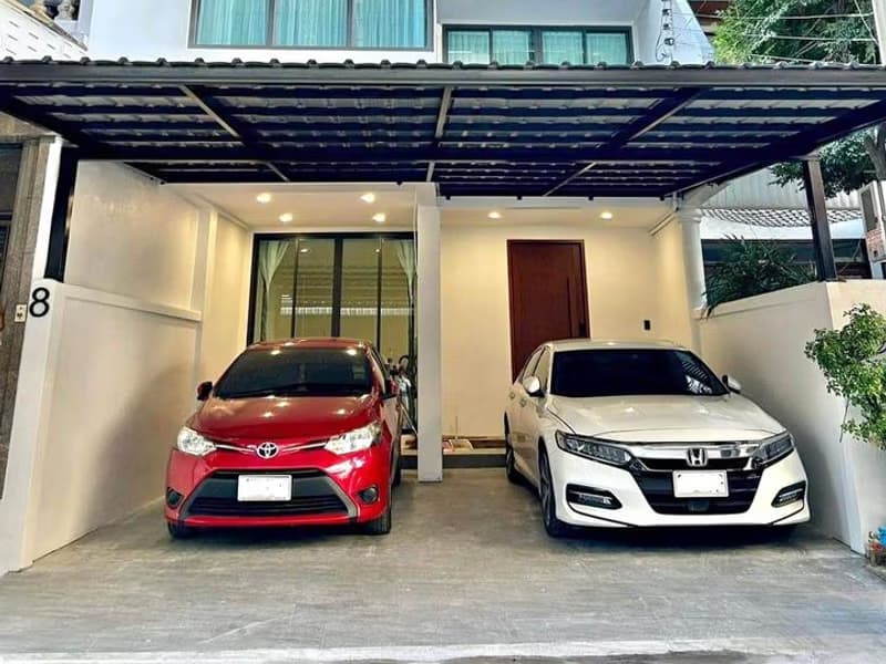6 Bed Commercial for Rent in Sathon