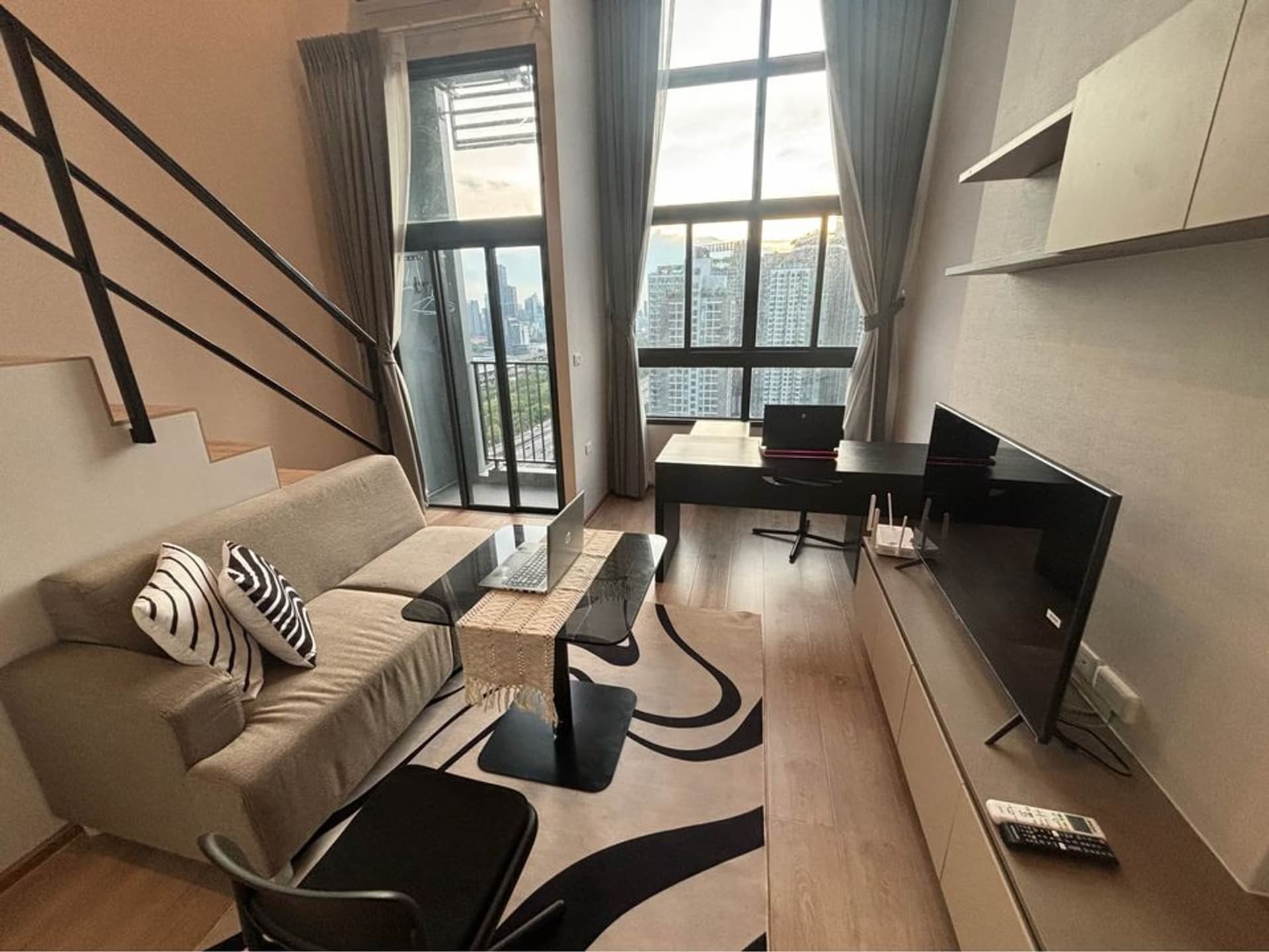 1 Bed Condo for Rent in Huai Khwang - Image 1