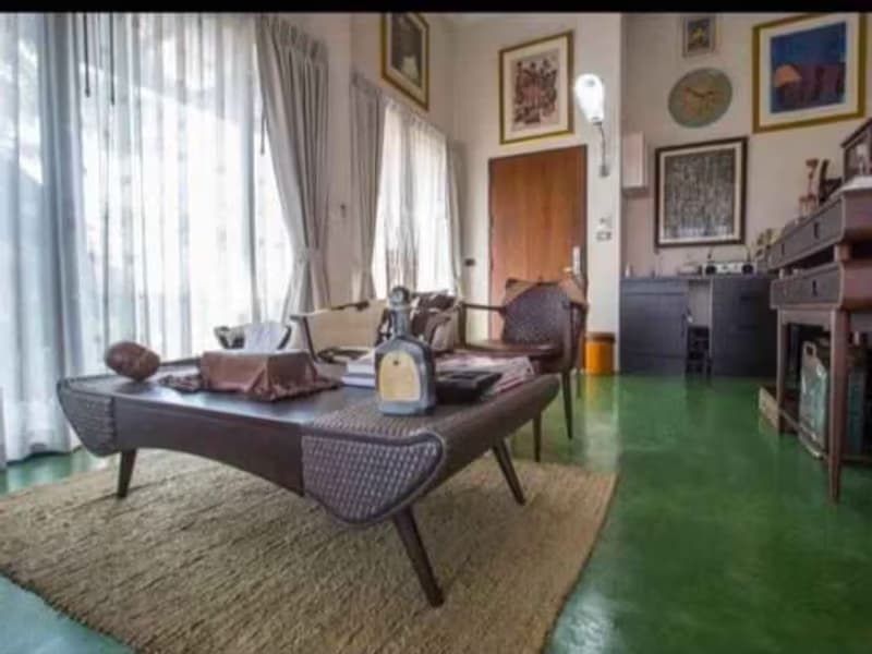 6 Bedroom House