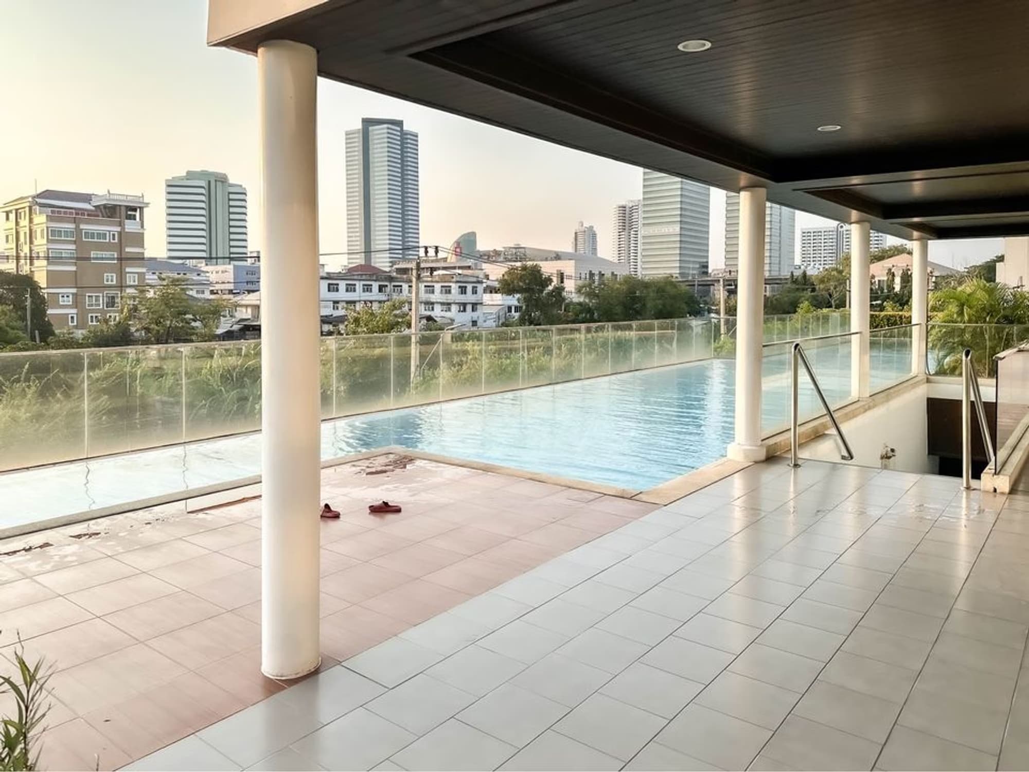 1 ห้องนอน Condo สำหรับ ขาย ใกล้ Bang Na BTS - Image 4