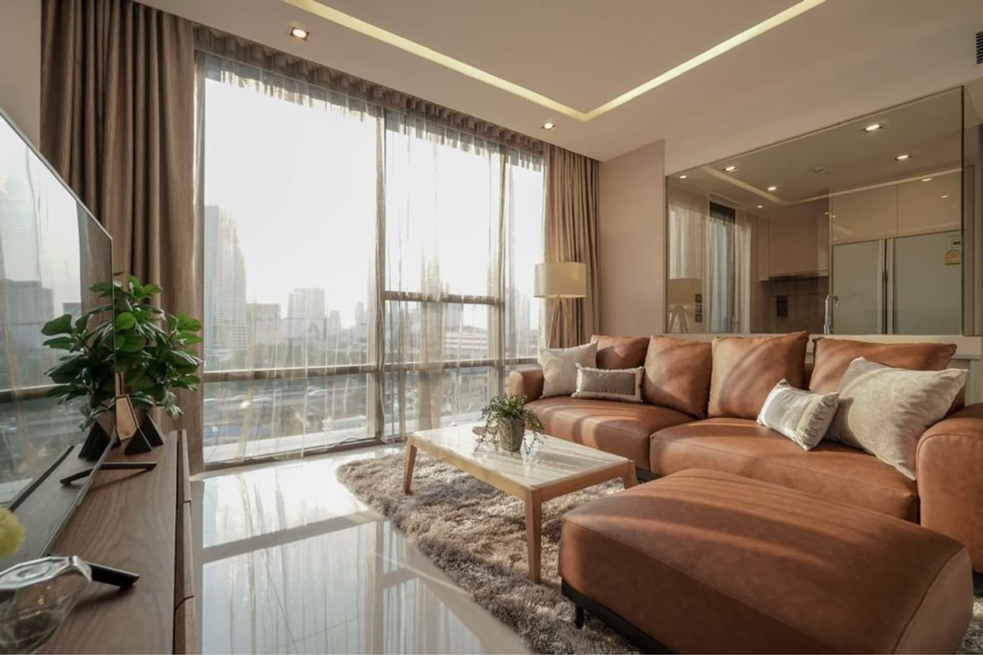 2 ห้องนอน Condo สำหรับ ขายและจำหน่าย ใกล้ Surasak BTS - Image 1