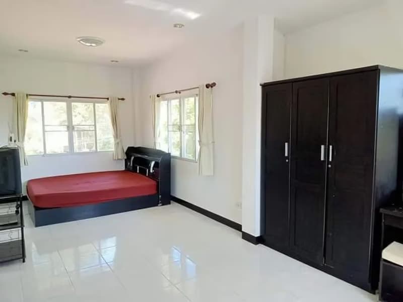 4 Bed House for Rent in Saraphi District