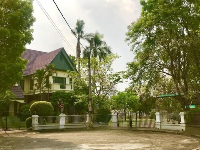 6 Bed House for Sale in Mueang Chiang Mai