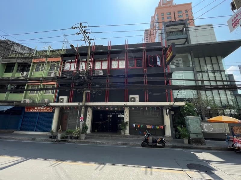 3 Bed Commercial for Rent and Sale in Khlong Toei