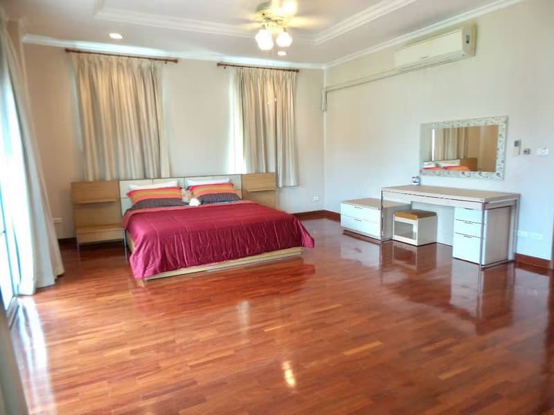 3 Bed House for Rent in Bang Na