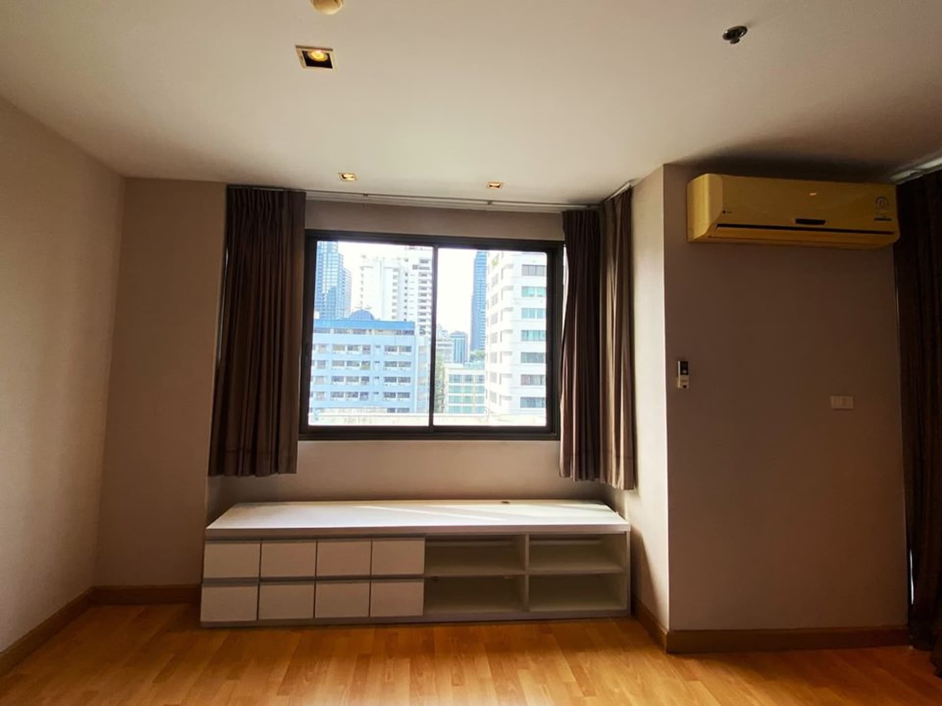 1 ห้องนอน Condo สำหรับ จำหน่าย ใน คลองเตย - Image 4