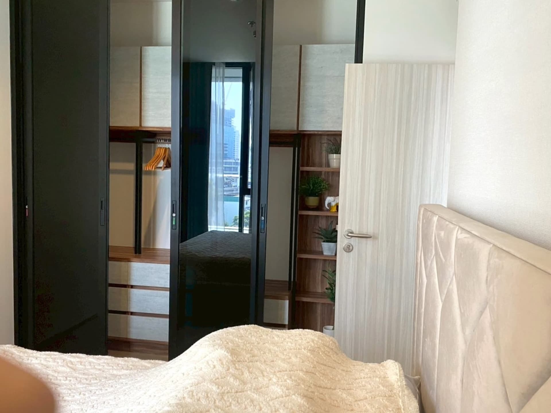 1 Bed Condo for Rent in Phra Khanong - Image 4
