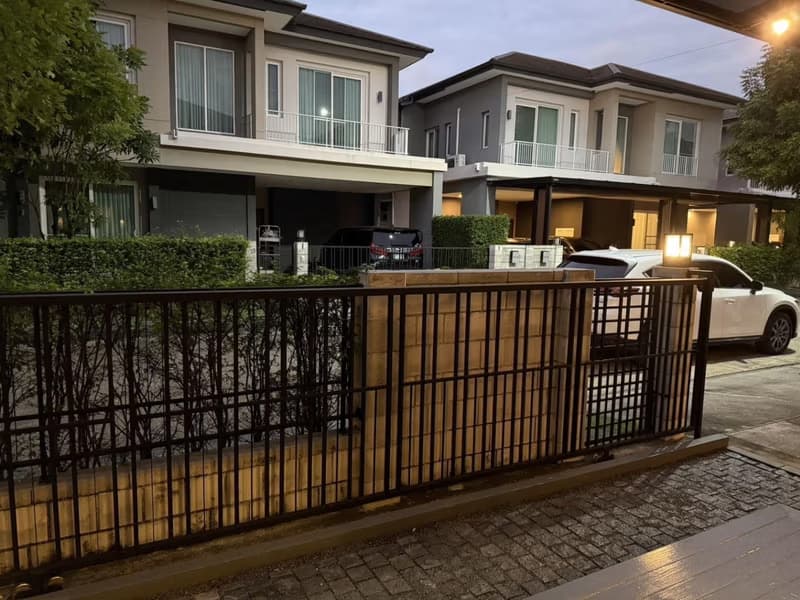3 Bed House for Rent in Bang Na