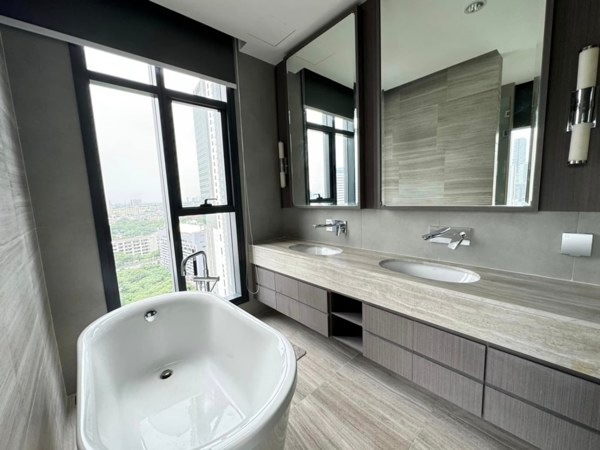 2 Bed Condo for Sale  Near Surasak BTS - Image 9
