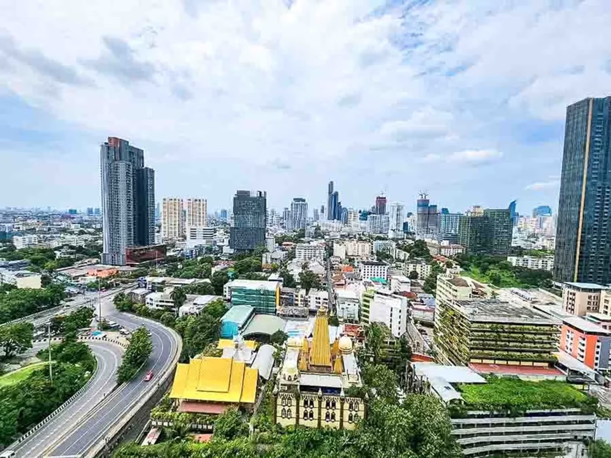 Studio for Rent/Sale in Huai Khwang - Image 5